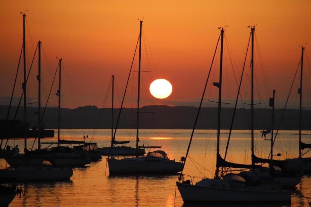 Ynys Lawd, Holyhead Marina Leilighet Eksteriør bilde